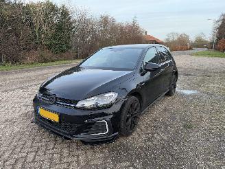 Vaurioauto  passenger cars Volkswagen Golf 1.4 TSI GTE DSG 2017/1