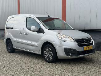 uszkodzony samochody osobowe Peugeot Partner 1.6 BlueHDi 75 L1 Première EURO 6 2016/1