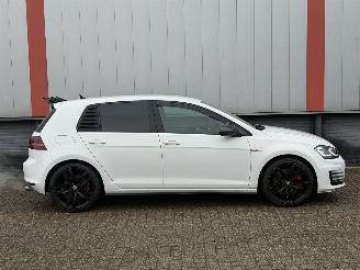 Volkswagen Golf 2.0 TSI GTI Performance picture 3