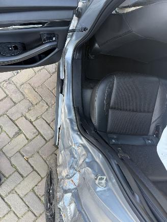 Mazda 3 2.0 e-SkyActiv-G M Hybrid 150 Sportive picture 18