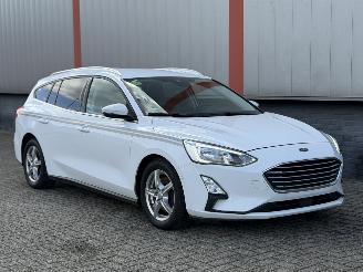 Vaurioauto  passenger cars Ford Focus Turnier cool & connect 1.5 2019/1