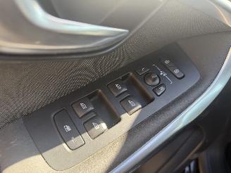 Volvo V-40 2.0 D2 Cross Country AUTOMAAT NAP picture 14