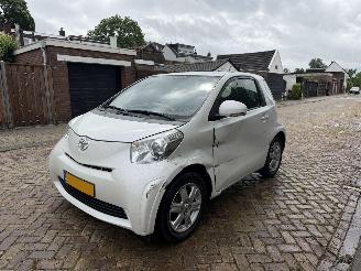 Damaged car Toyota iQ 1.0 VVTI NAP 2011/1