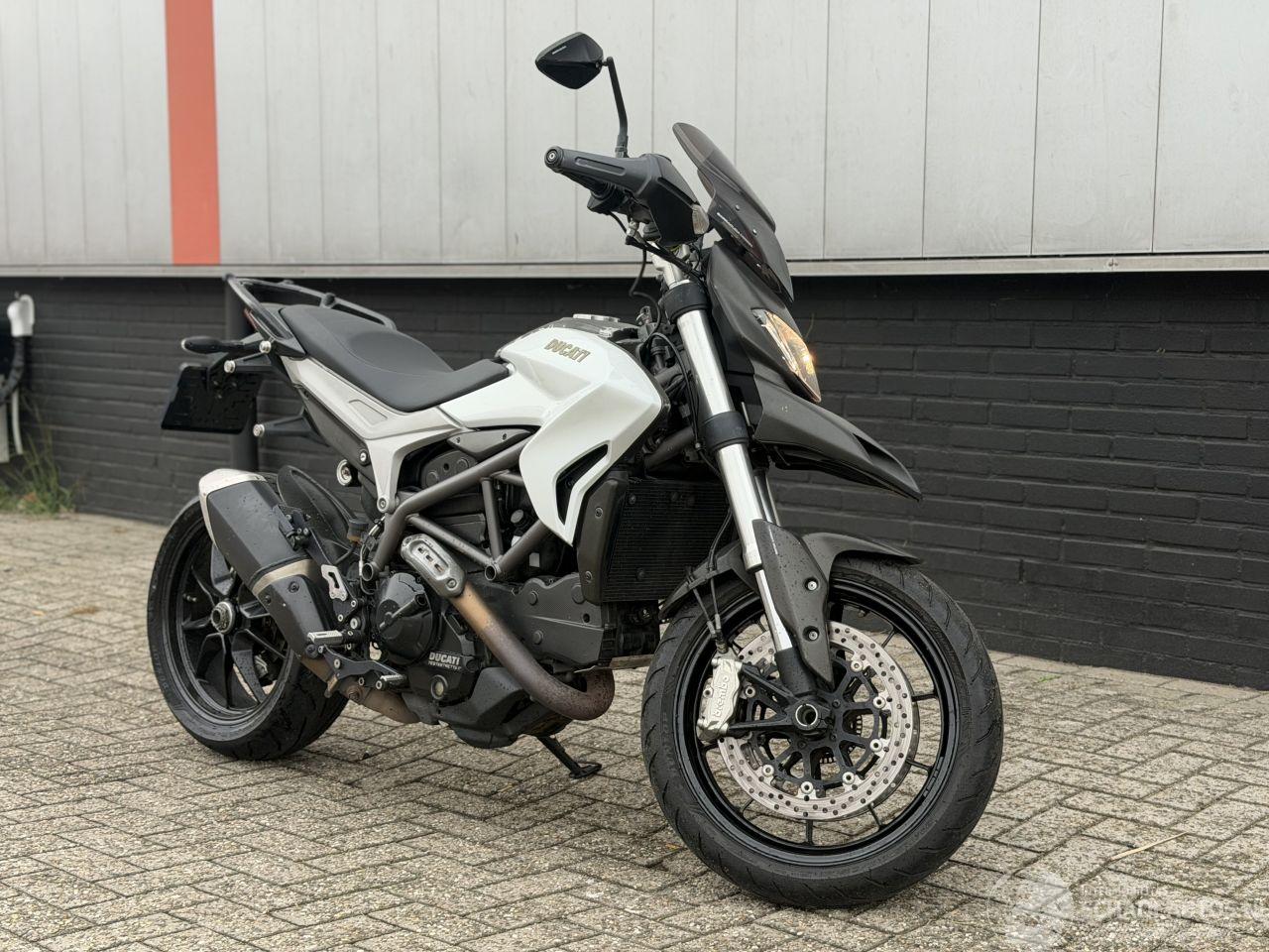 Ducati Hypermotard 821