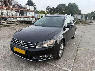 uszkodzony samochody osobowe Volkswagen Passat 1.4 TSI Comfortline BlueMotion 2011/1