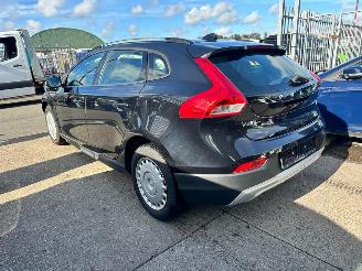 Volvo V-40 1.6 Cross Country picture 6