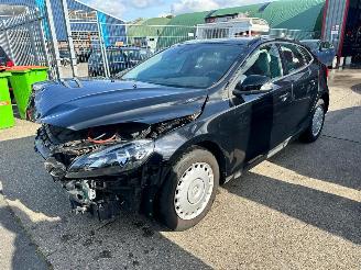 uszkodzony samochody osobowe Volvo V-40 1.6 Cross Country 2013/5
