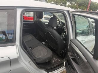 BMW 2-serie Gran tourer 216d luxury picture 12