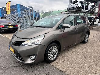 krockskadad bil auto Toyota Verso 1.6 VVT-i 59.000KM 2016/4