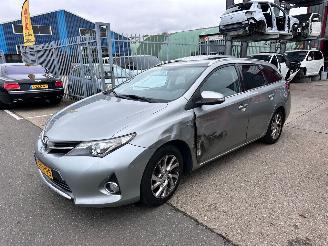uszkodzony samochody osobowe Toyota Auris Touring Sports 1.8 HYBRIDE / PANO 2013/11
