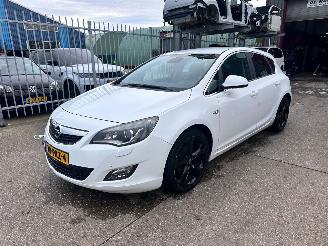 Auto incidentate Opel Astra 1.4 TURBO SPORT 2011/2