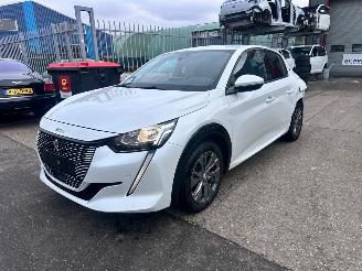 krockskadad bil auto Peugeot e-208  2020/1