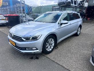 uszkodzony samochody osobowe Volkswagen Passat 1.6 TDI / DSG 2018/1