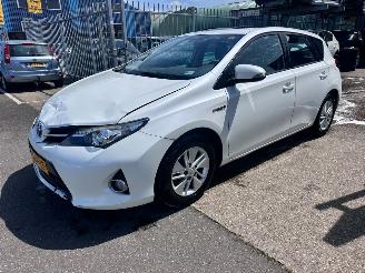 Voiture accidenté Toyota Auris 1.8 HYBRIDE / AUTOMAAT 2013/4