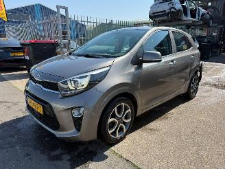Schadeauto Kia Picanto 1.0 CVVT EXECUTIVE LINE 2017/11