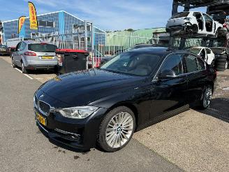 Damaged car BMW 3-serie 320d HIGH EXECUTIVE / DAK / LEER / 2012/6