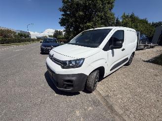 krockskadad bil bedrijf Citroën Berlingo 1.5 BlueHDI Club 106000 NAP 2021/9