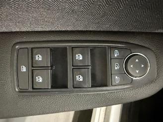 Renault Clio  picture 9