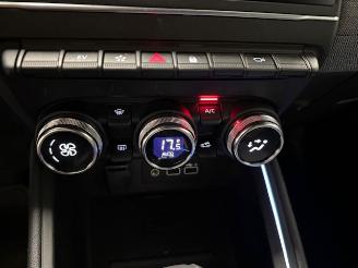Renault Clio  picture 15