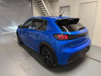 Peugeot 208  picture 6