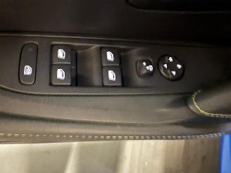 Peugeot 208  picture 11