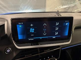 Peugeot 208  picture 17