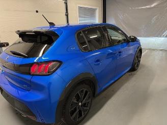 Peugeot 208  picture 8