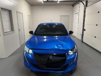 Peugeot 208  picture 2