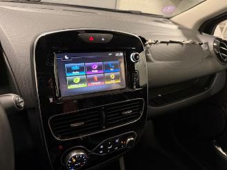 Renault Clio  picture 14