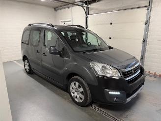 uszkodzony samochody osobowe Peugeot Partner Tepee  2016/11