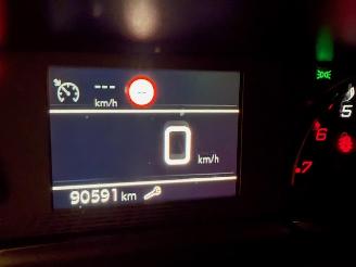 Peugeot 208  picture 20