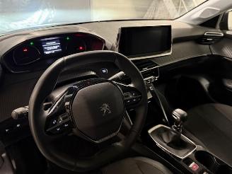 Peugeot 208  picture 10