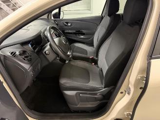 Renault Captur  picture 11