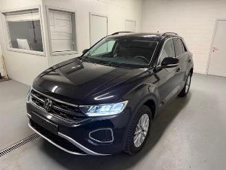 Volkswagen T-Roc  picture 3