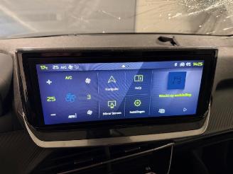 Peugeot 208  picture 16