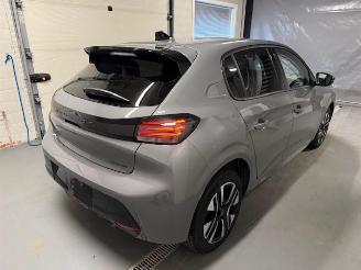 Peugeot 208  picture 7