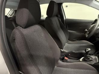 Peugeot 208  picture 12