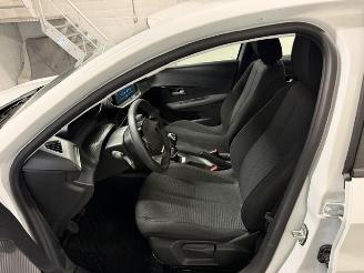 Peugeot 208  picture 9