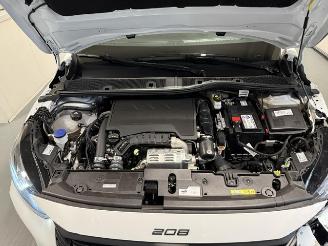 Peugeot 208  picture 21