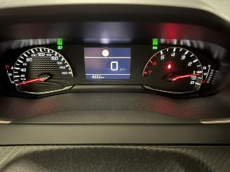 Peugeot 208  picture 17