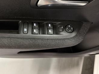 Peugeot 208  picture 10