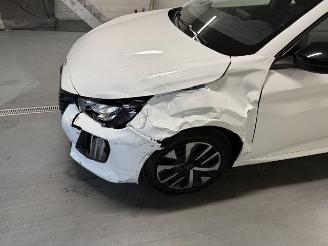 Peugeot 208  picture 4