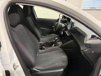 Peugeot 208  picture 11