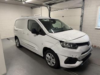 Vaurioauto  passenger cars Toyota ProAce  2023/6