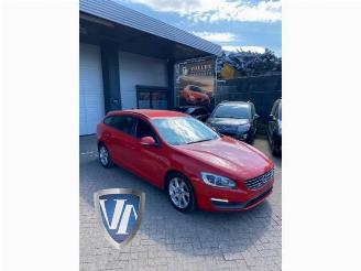 Damaged car Volvo V-60 V60 I (FW/GW), Combi, 2010 / 2018 2.0 D4 16V 2015/10