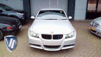 Damaged car BMW 3-serie 3 serie (E90), Sedan, 2005 / 2011 320d 16V 2007/11