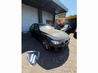 Coche siniestrado BMW 3-serie 3 serie (F30), Sedan, 2011 / 2018 328i 2.0 16V 2013/10