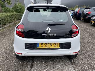 Renault Twingo 1.0 5drs picture 3