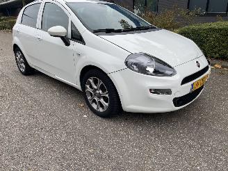 krockskadad bil auto Fiat Punto Evo 5DRS 73 KW 2016/9