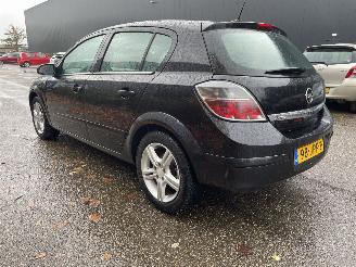 Vaurioauto  passenger cars Opel Astra 1.6 85kw 2009/10
